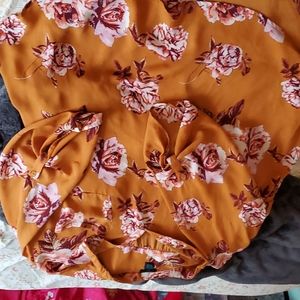 rust colored blouse with floral print. 2x Rue brand